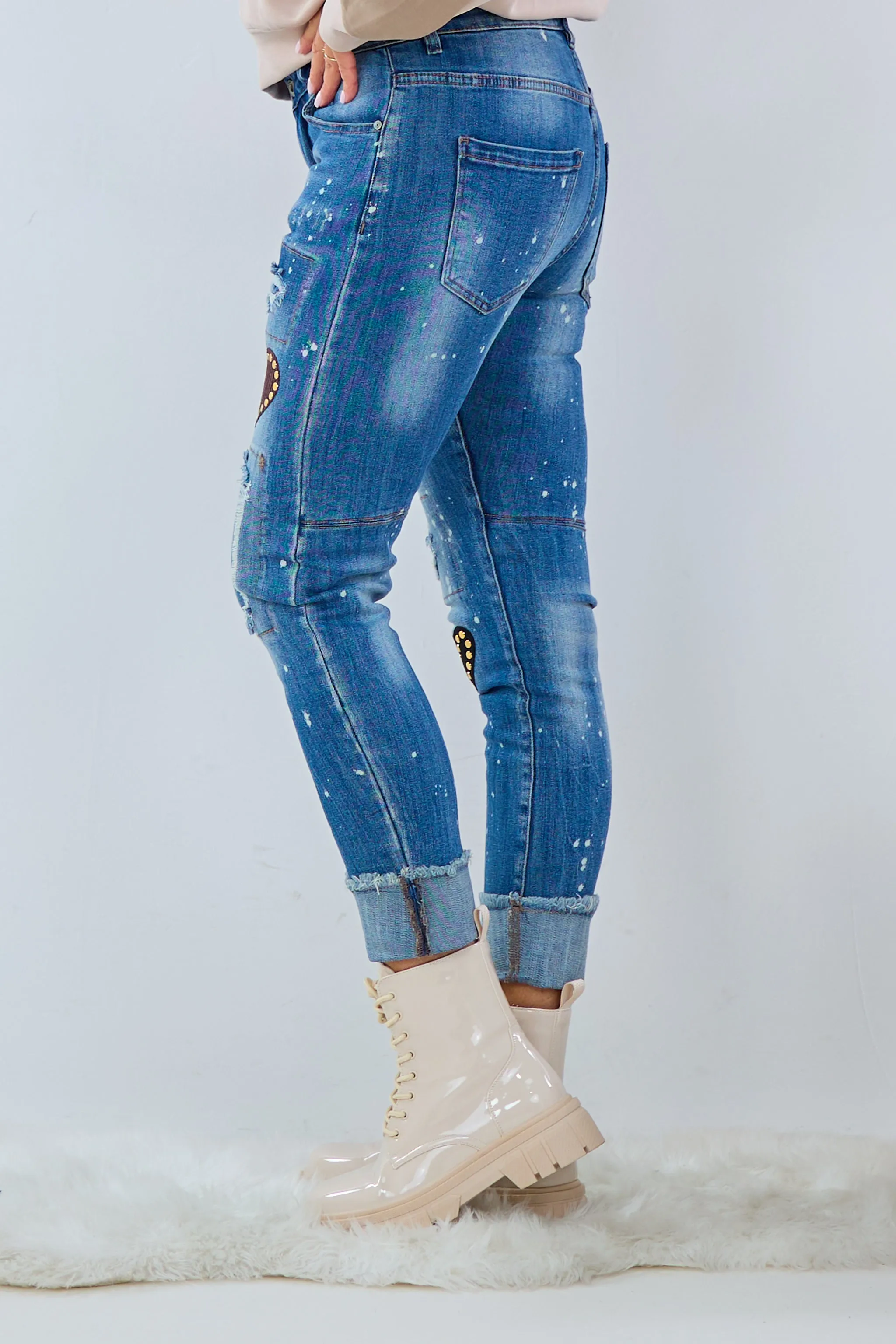 Jeans mit aufgesetzten Herzen, denim