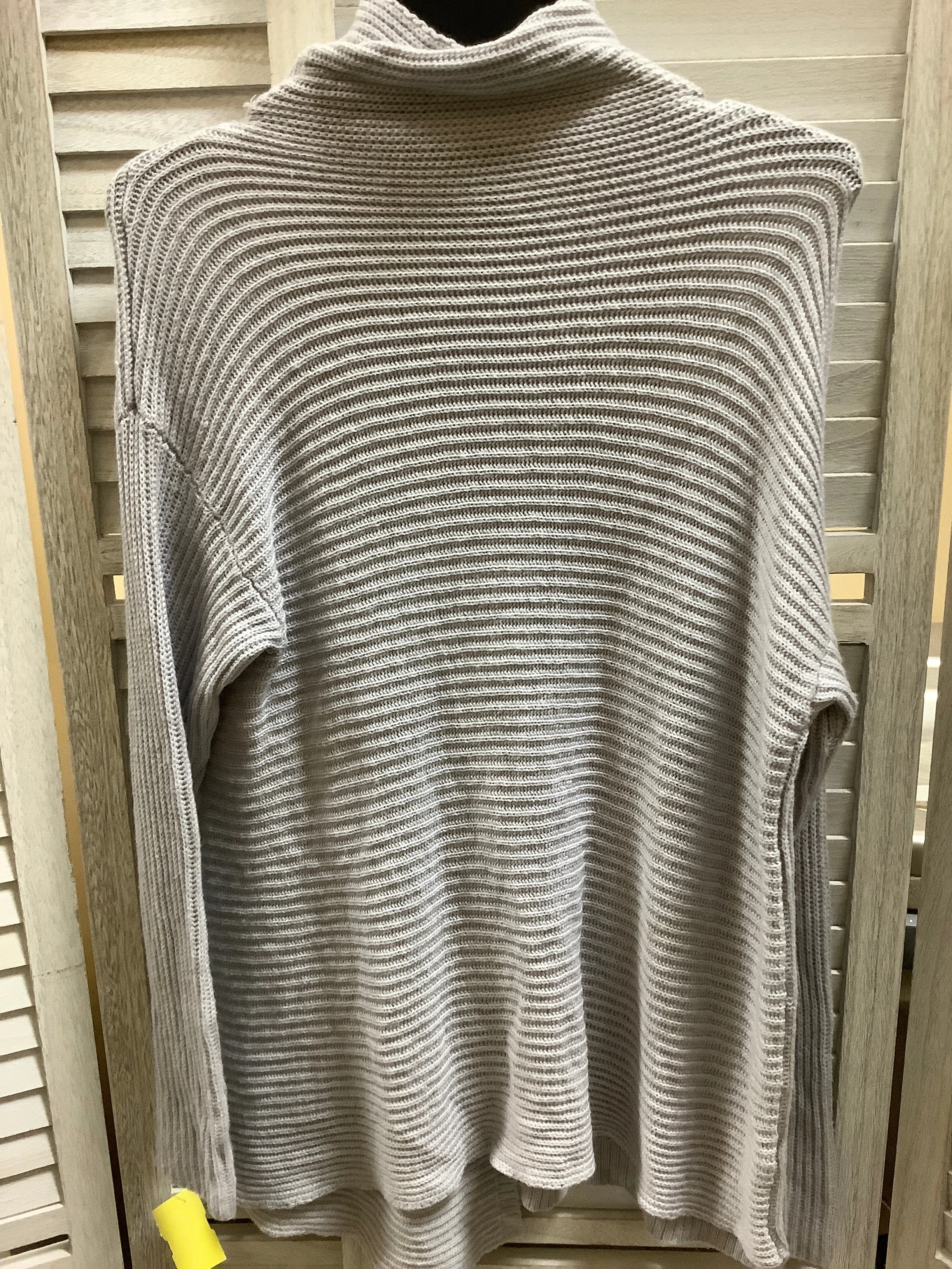 Sweater By Clothes Mentor  Size: L